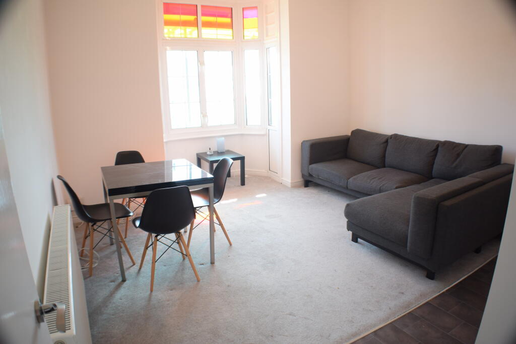 1 bed 1st Floor Flat for rent in London. From Live London Estates