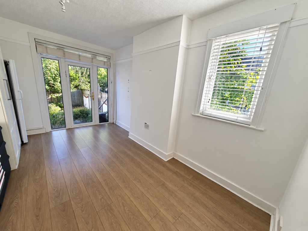 3 bed Detached for rent in Hendon. From Live London Estates