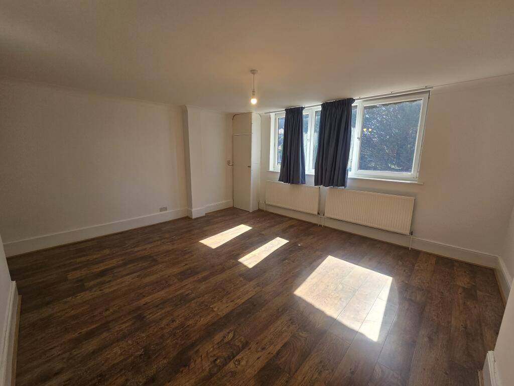 2 bed 1st Floor Flat for rent in Carshalton. From Live London Estates