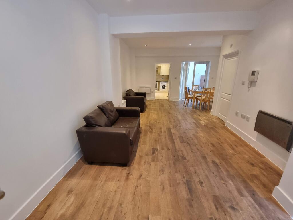 3 bed Town House for rent in London. From Live London Estates 3 bed Town House for rent in London. From Live London Estates