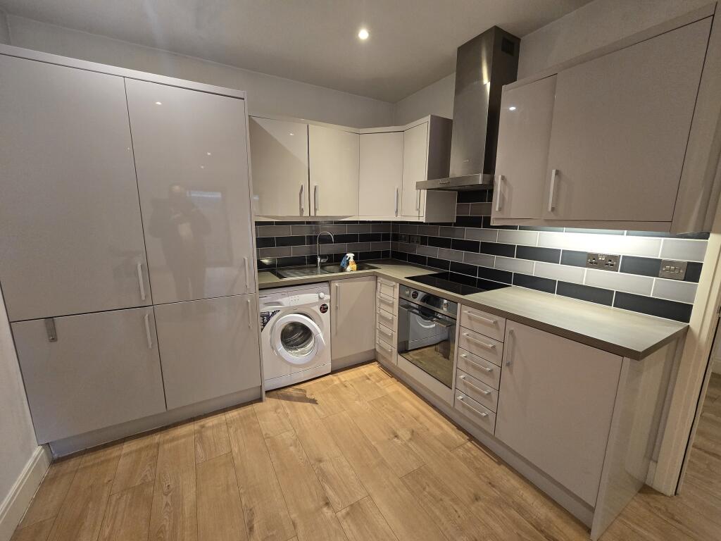 1 bed 1st Floor Flat for rent in Addlestone. From Live London Estates