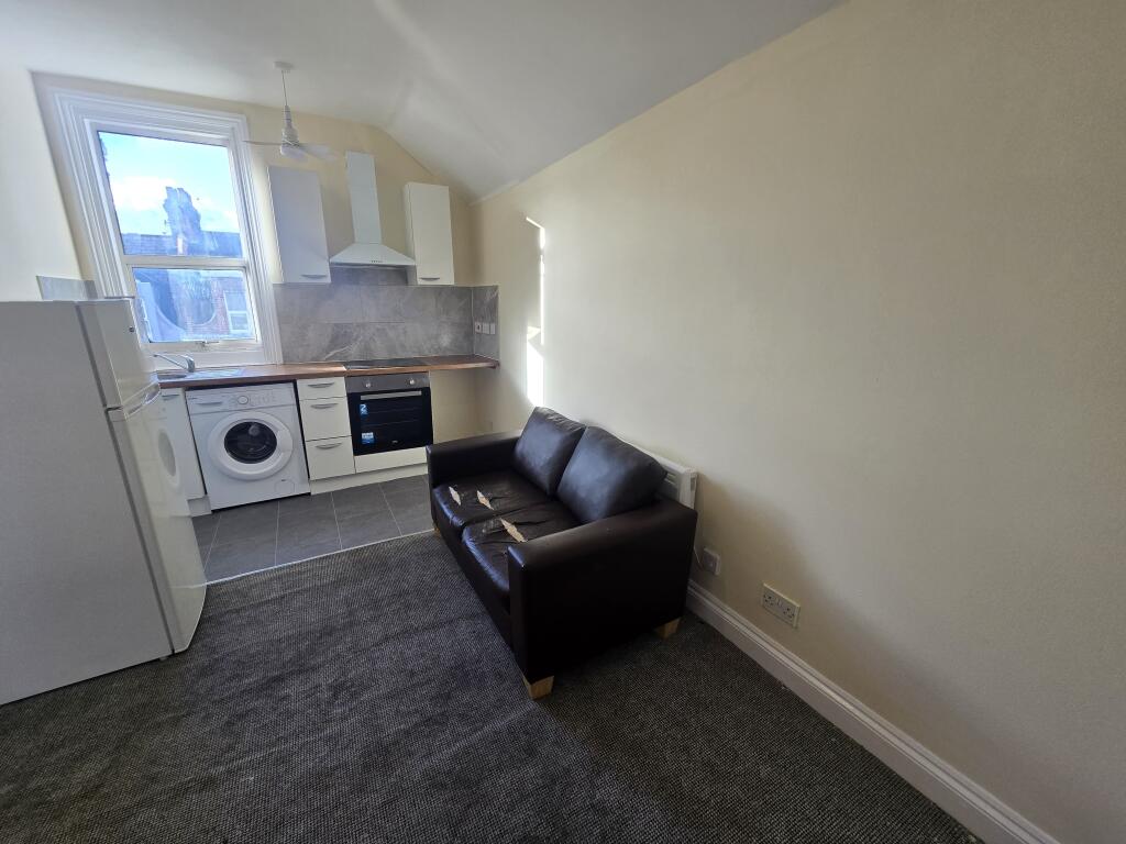 1 bed 1st Floor Flat for rent in Merton. From Live London Estates 1 bed 1st Floor Flat for rent in Merton. From Live London Estates
