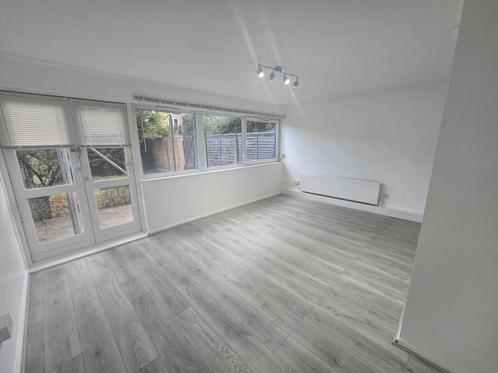 3 bed Annexe for rent in London. From Live London Estates