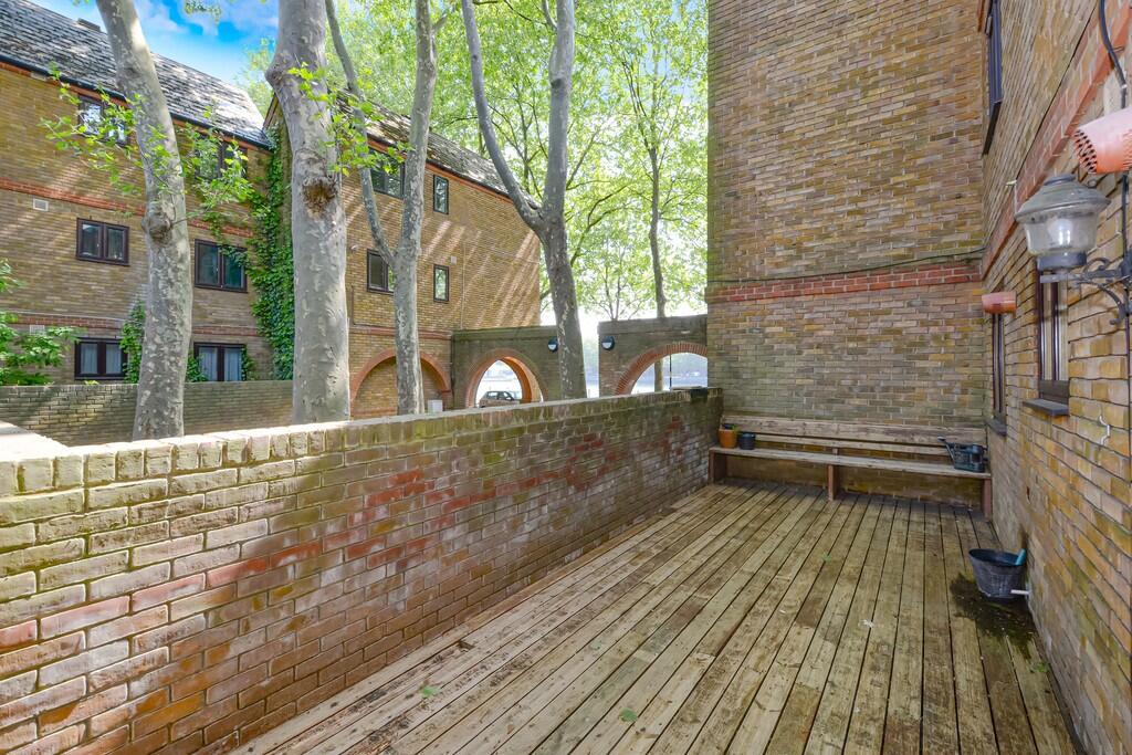 1 bed Apartment for rent in Deptford. From Living in London - Canada Water Tube Station