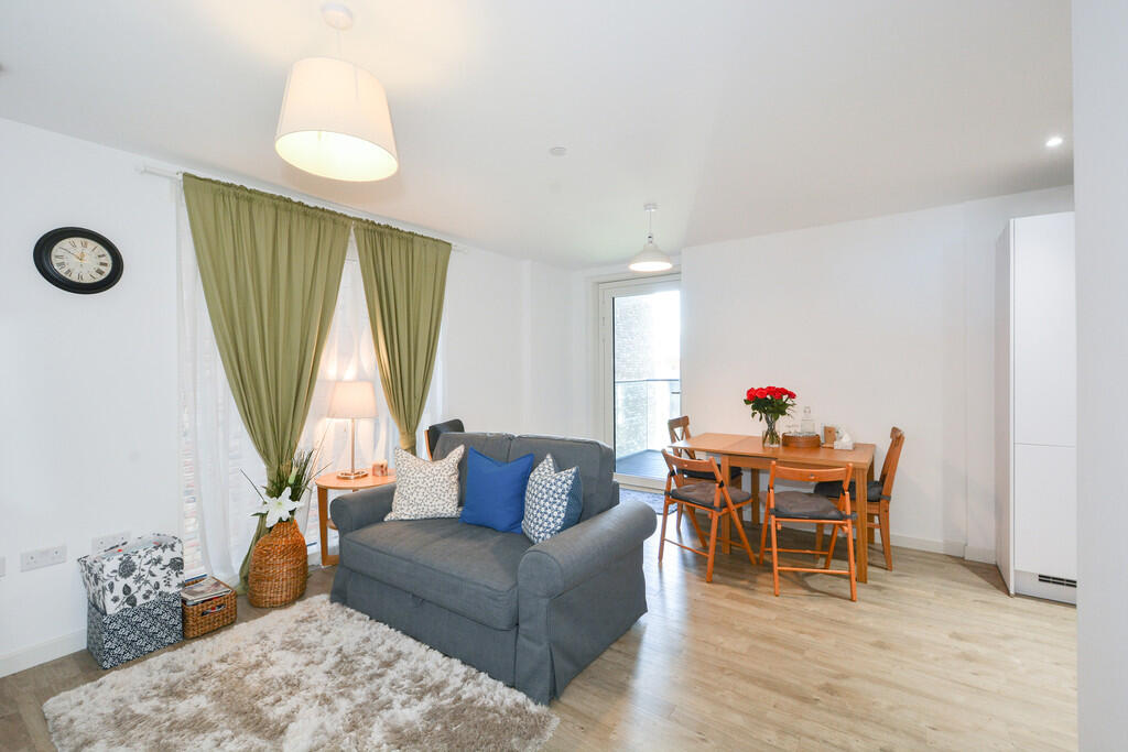 1 bed Apartment for rent in Deptford. From Living in London - Canada Water Tube Station