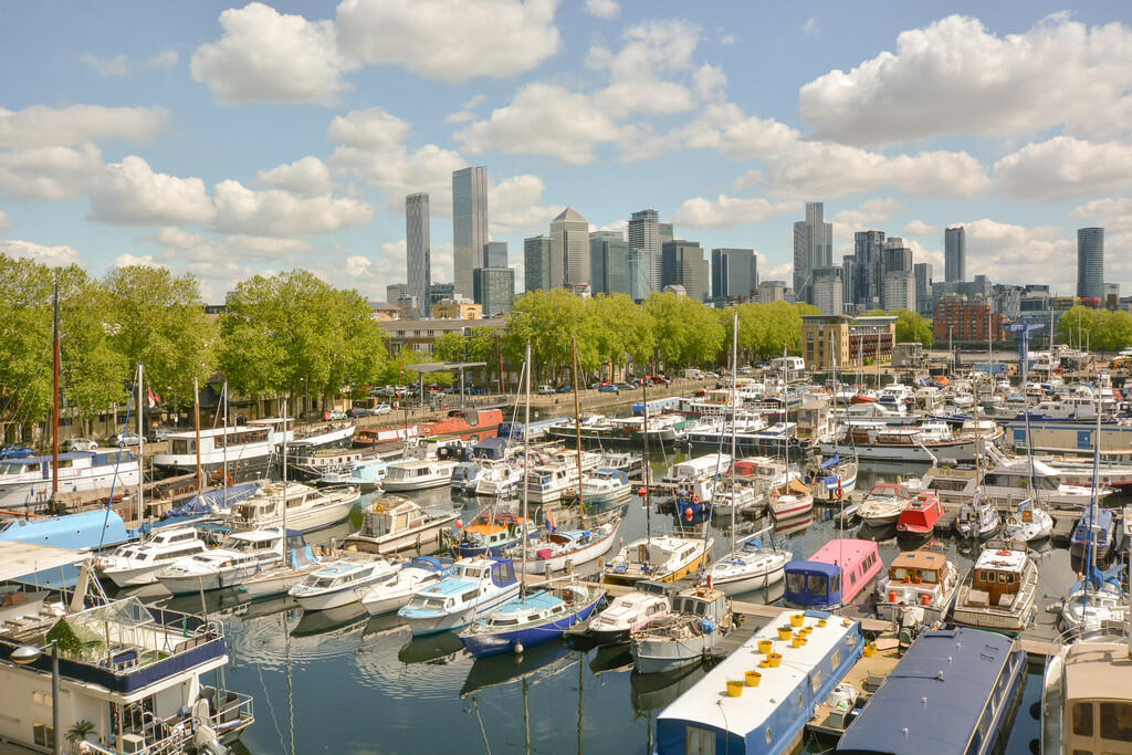 2 bed Apartment for rent in Deptford. From Living in London - Canada Water Tube Station