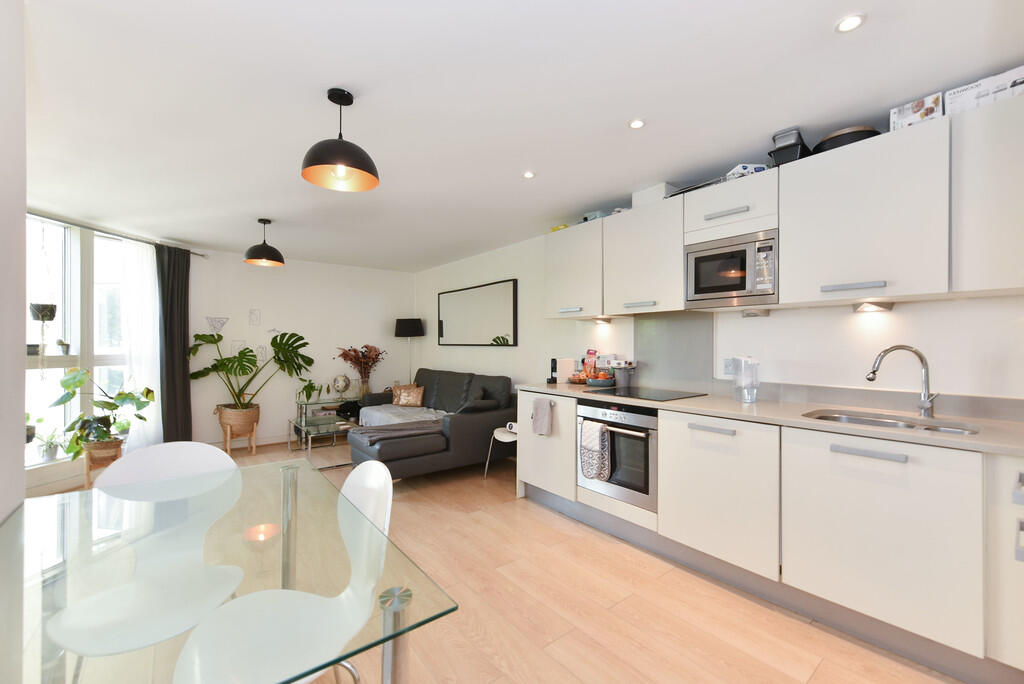 2 bed Apartment for rent in Bermondsey. From Living in London - Canada Water Tube Station