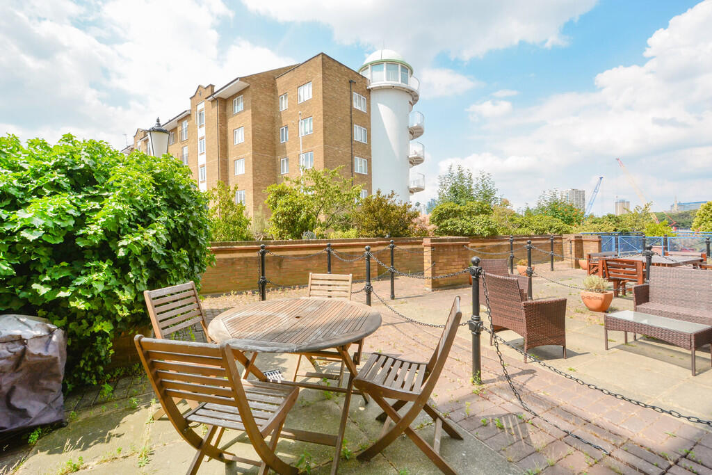 0 bed Studio for rent in Stepney. From Living in London - Canada Water Tube Station