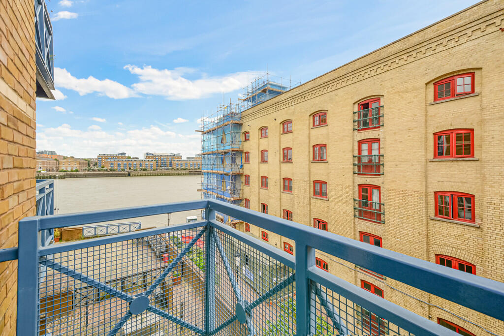 0 bed Studio for rent in Poplar. From Living in London - Canada Water Tube Station