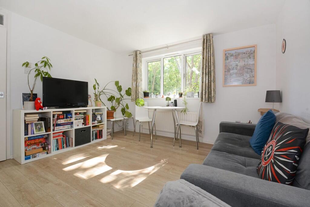 1 bed Apartment for rent in London. From Living in London - Canada Water Tube Station