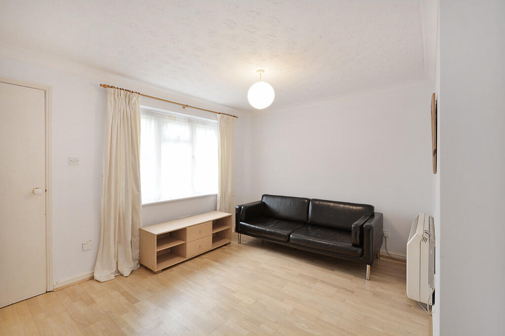 1 bed Apartment for rent in Poplar. From Living in London - Canada Water Tube Station