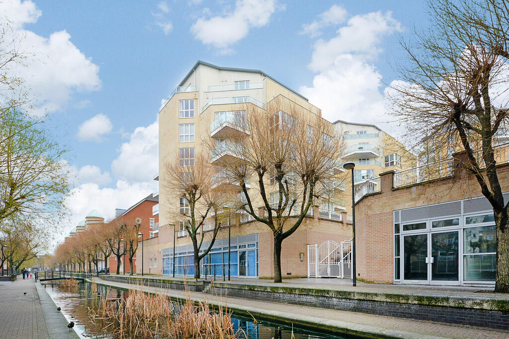 1 bed 1st Floor Flat for rent in Bermondsey. From Living in London - Canada Water Tube Station 1 bed 1st Floor Flat for rent in Bermondsey. From Living in London - Canada Water Tube Station