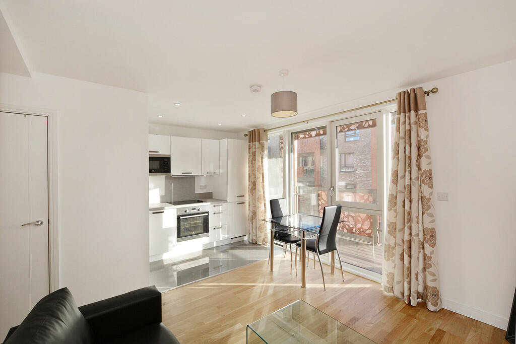 4 bed Apartment for rent in Poplar. From Living in London - Canada Water Tube Station