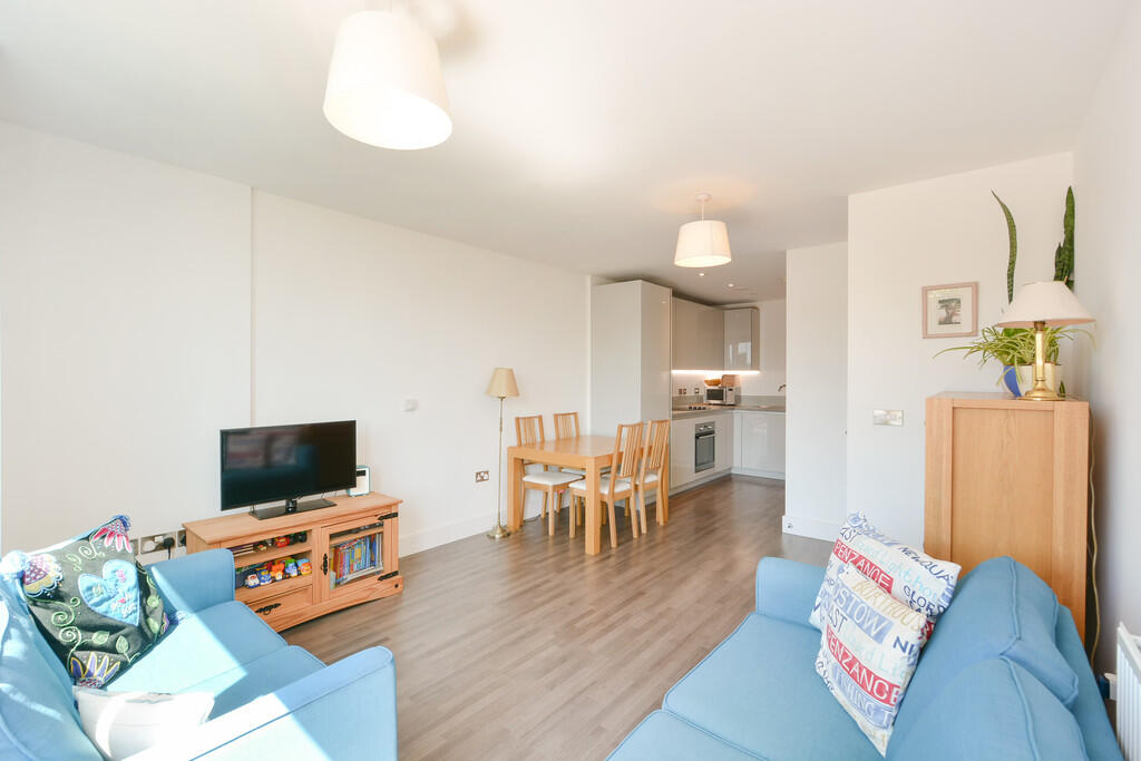 1 bed Apartment for rent in Deptford. From Living in London - Canada Water Tube Station