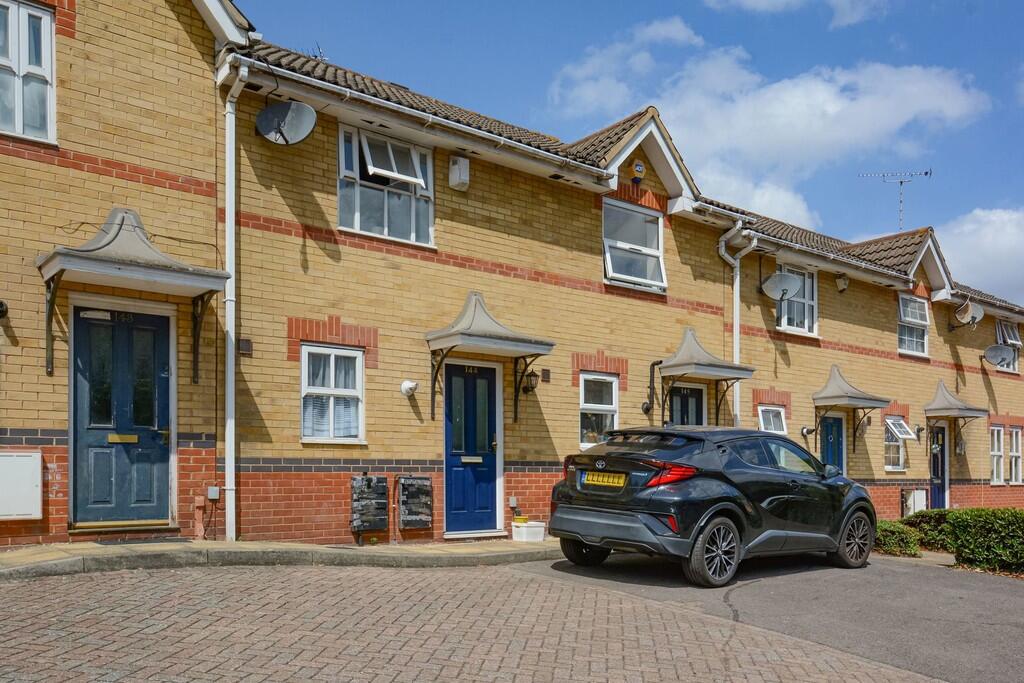 2 bed Mid Terraced House for rent in London. From Living in London - Canada Water Tube Station
