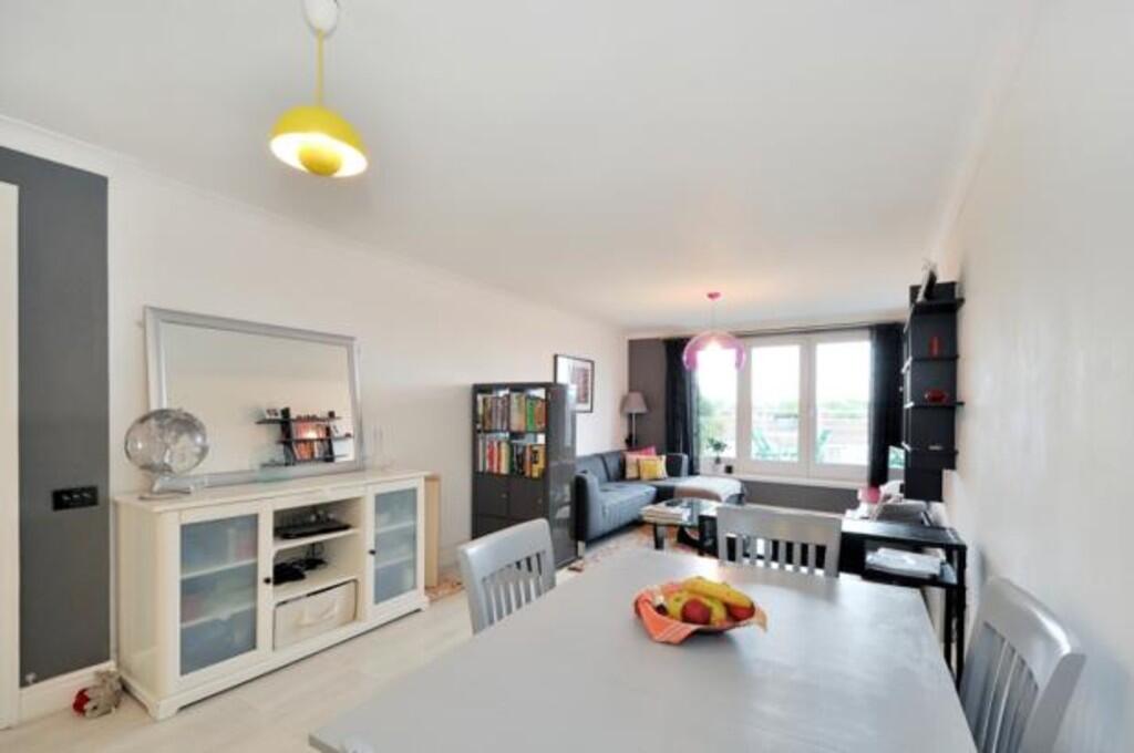 1 bed Apartment for rent in Poplar. From Living in London - Canada Water Tube Station
