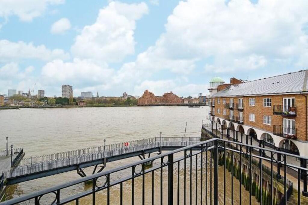 2 bed 1st Floor Flat for rent in Stepney. From Living in London - Canada Water Tube Station 2 bed 1st Floor Flat for rent in Stepney. From Living in London - Canada Water Tube Station