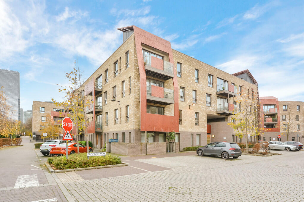 2 bed Apartment for rent in Poplar. From Living in London - Canada Water Tube Station