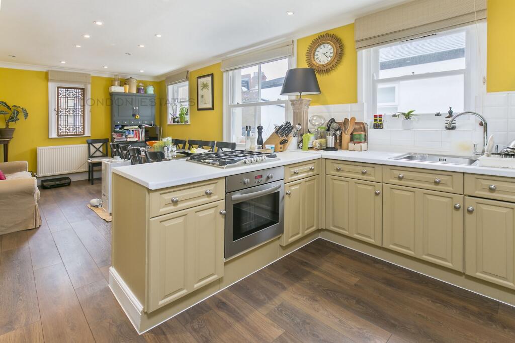 2 bed Annexe for rent in Fulham. From London Estates