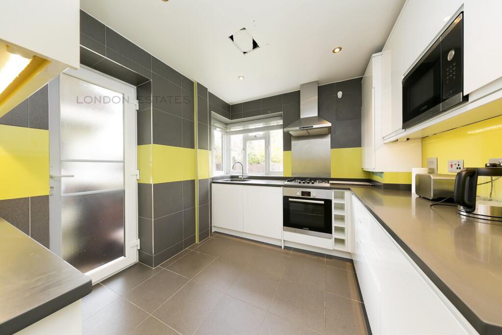 3 bed 1st Floor Flat for rent in Greenford. From London Estates