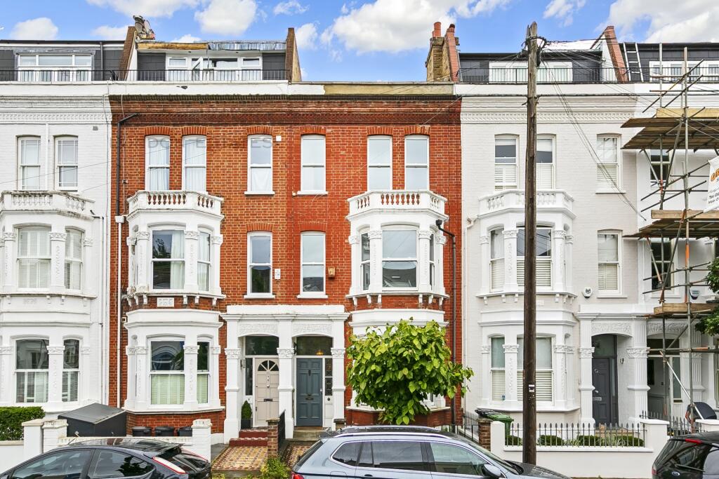 4 bed Detached for rent in Fulham. From London Estates 4 bed Detached for rent in Fulham. From London Estates