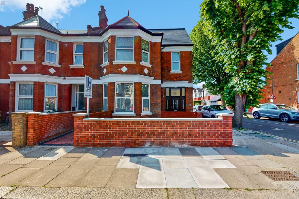2 bed 1st Floor Flat for rent in Ealing. From London Homes Residential