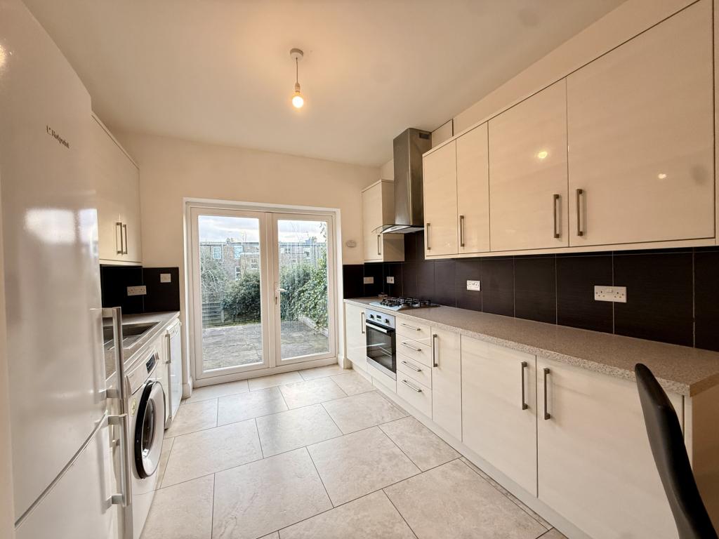 3 bed 1st Floor Flat for rent in Acton. From London Homes Residential