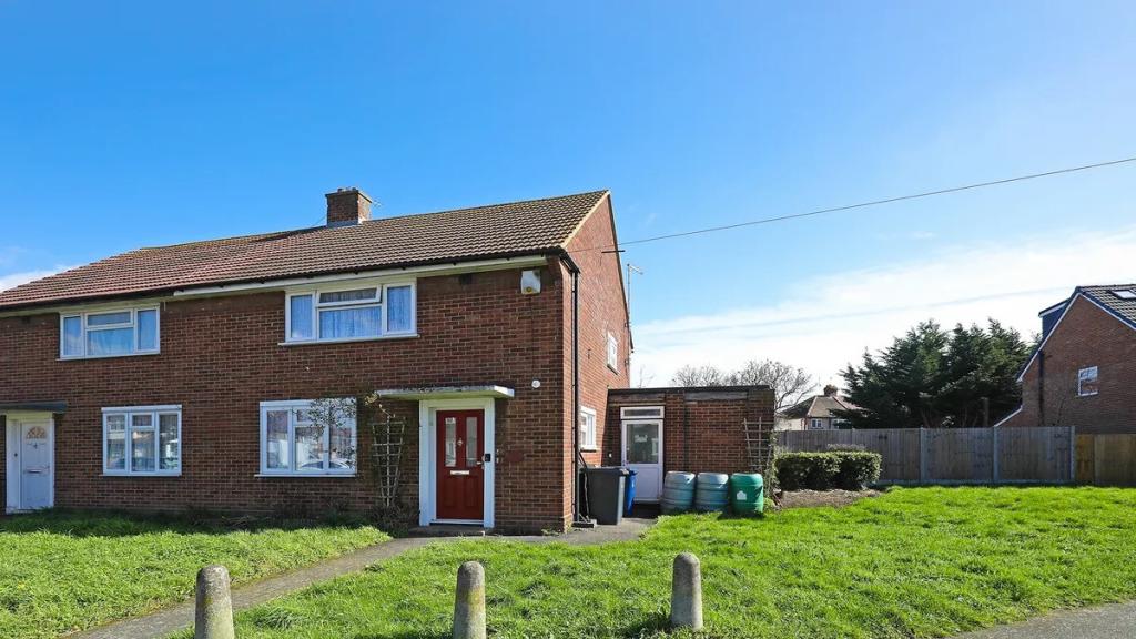 3 bed Semi Detached for rent in Southall. From London Homes Residential 3 bed Semi Detached for rent in Southall. From London Homes Residential