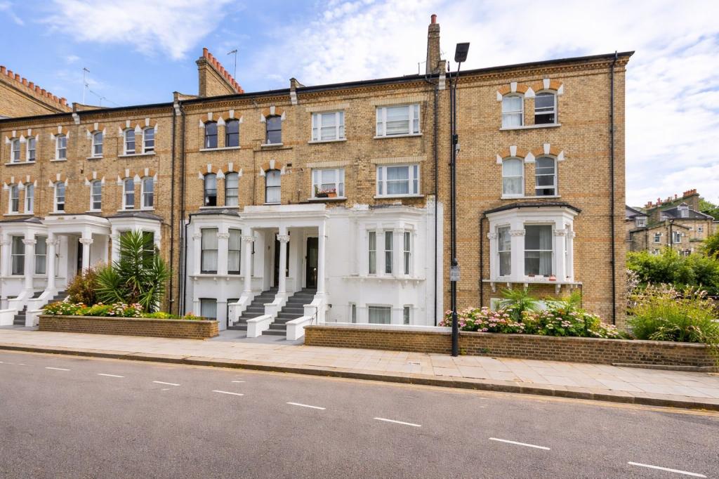 1 bed 1st Floor Flat for rent in Kensington. From London Homes Residential