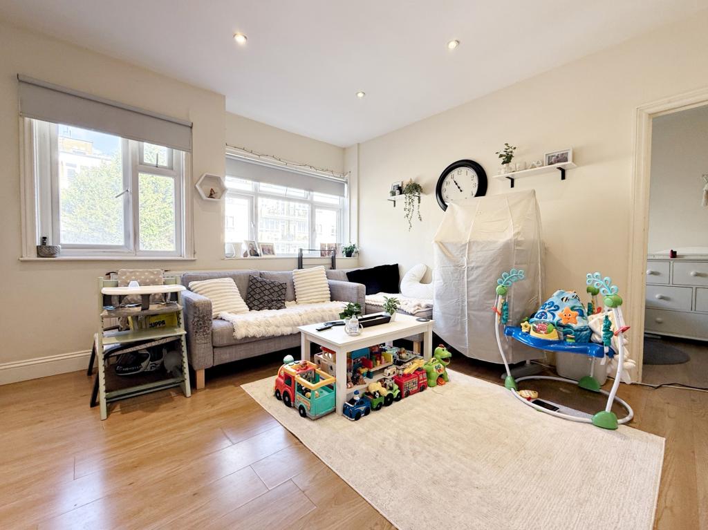 2 bed 1st Floor Flat for rent in Iver. From London Homes Residential 2 bed 1st Floor Flat for rent in Iver. From London Homes Residential