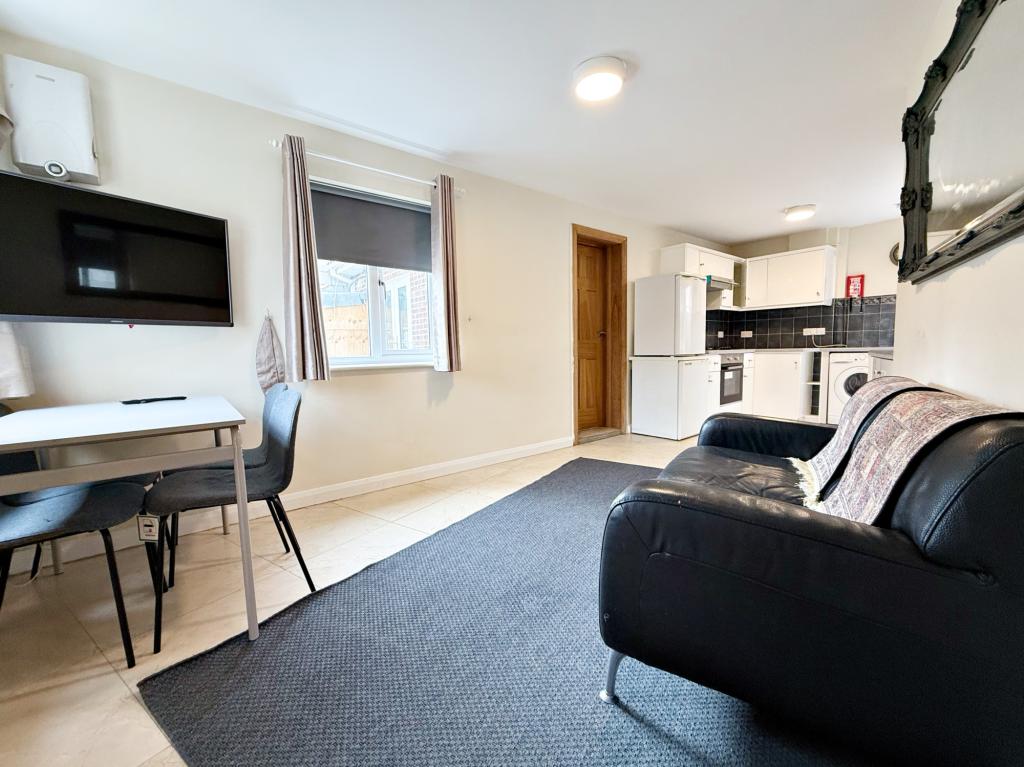 2 bed 1st Floor Flat for rent in Hounslow. From London Homes Residential