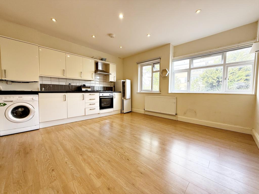2 bed 1st Floor Flat for rent in Iver. From London Homes Residential
