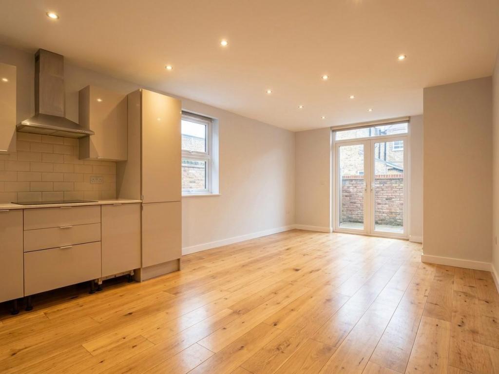 2 bed 1st Floor Flat for rent in Chiswick. From London Homes Residential