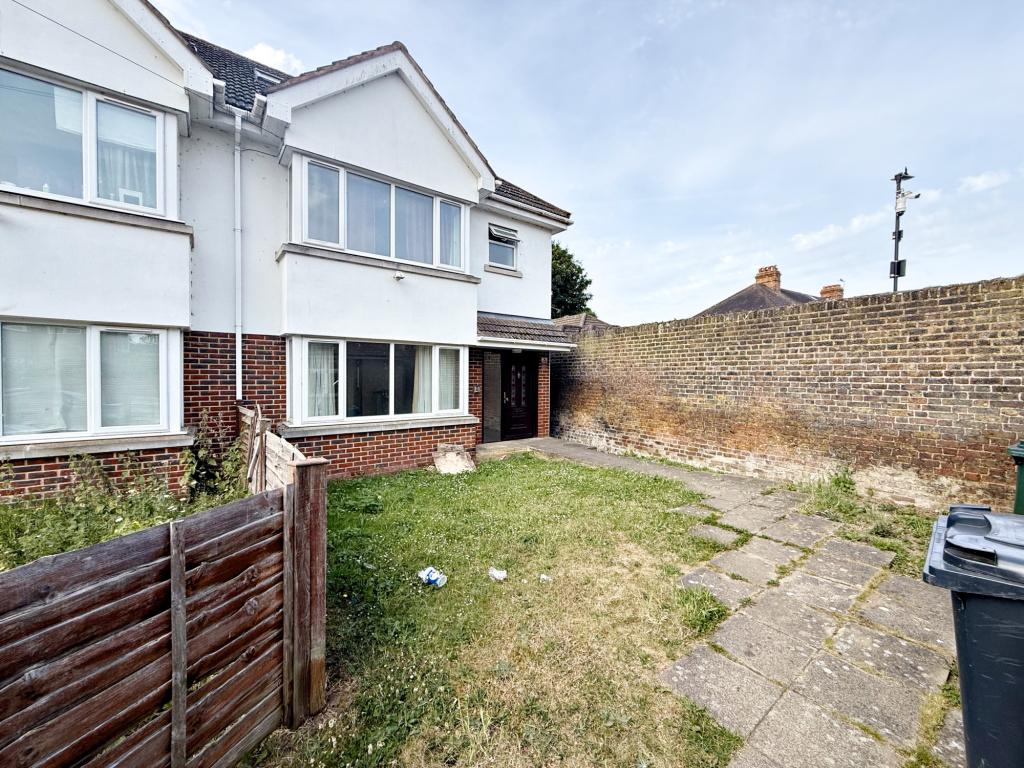 4 bed Semi Detached for rent in Isleworth. From London Homes Residential
