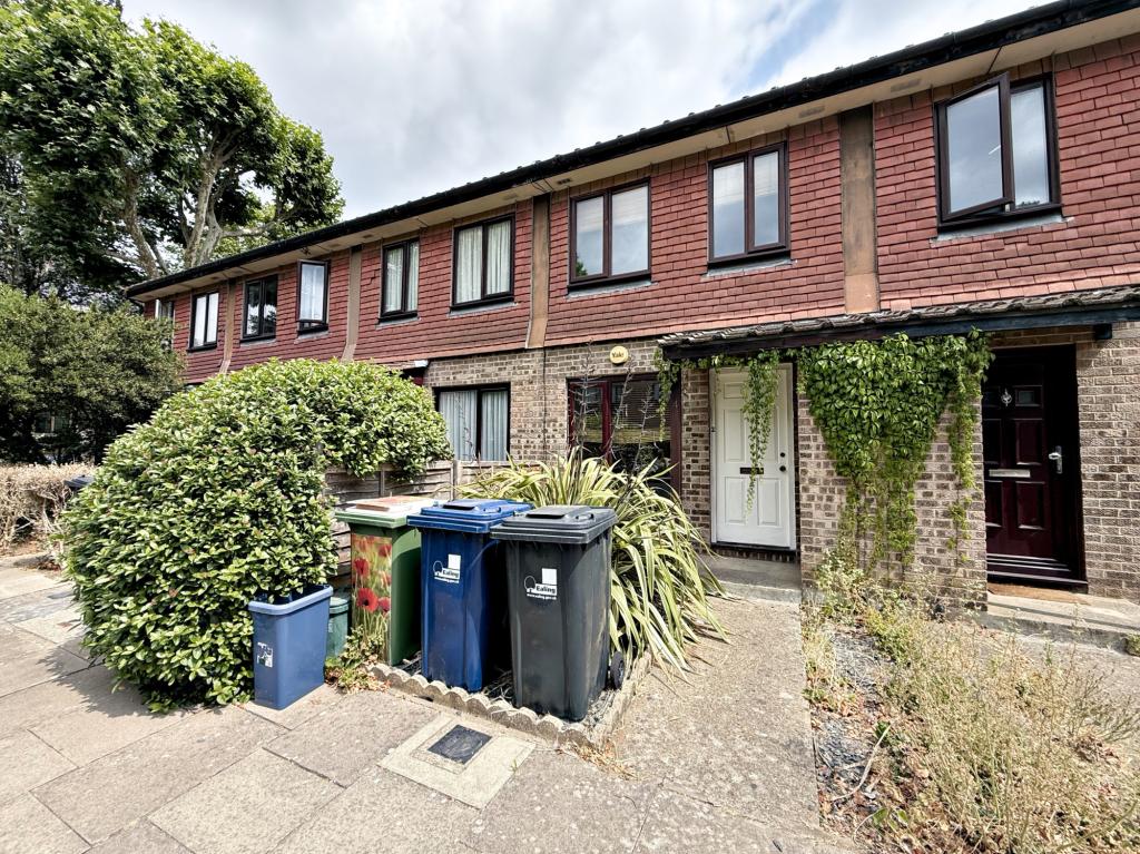 1 bed Mid Terraced House for rent in Ealing. From London Homes Residential
