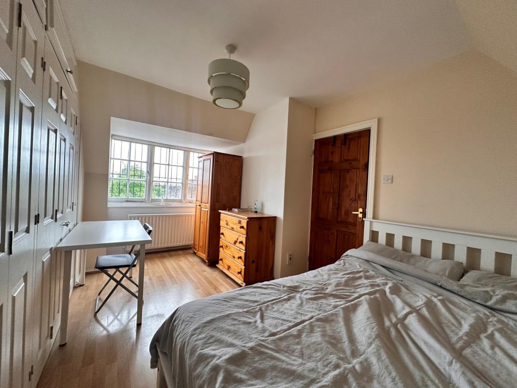 4 bed 1st Floor Flat for rent in Acton. From London Homes Residential