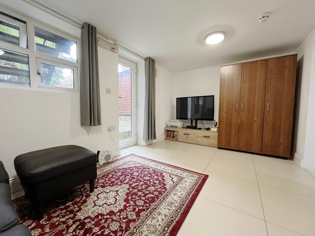 1 bed 1st Floor Flat for rent in Hounslow. From London Homes Residential
