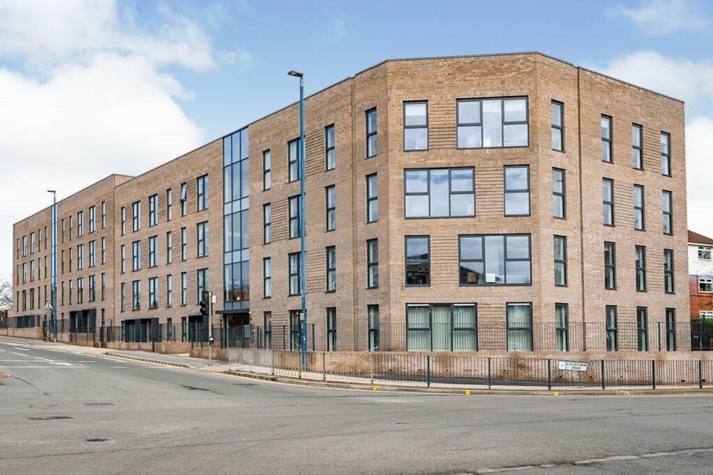 2 bed 1st Floor Flat for rent in Salford. From London Homes Residential 2 bed 1st Floor Flat for rent in Salford. From London Homes Residential