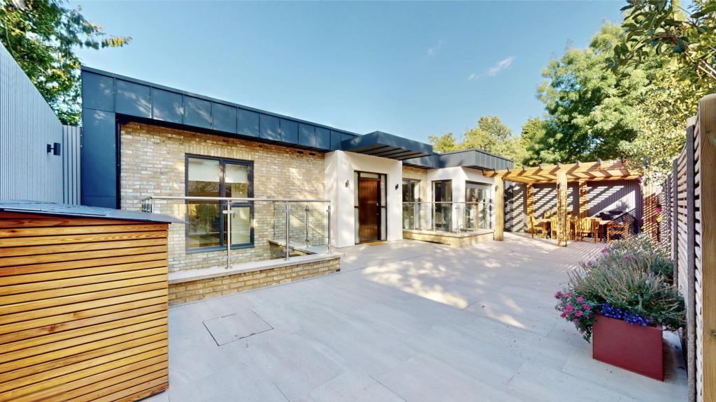 3 bed Detached for rent in London. From London Homes Residential