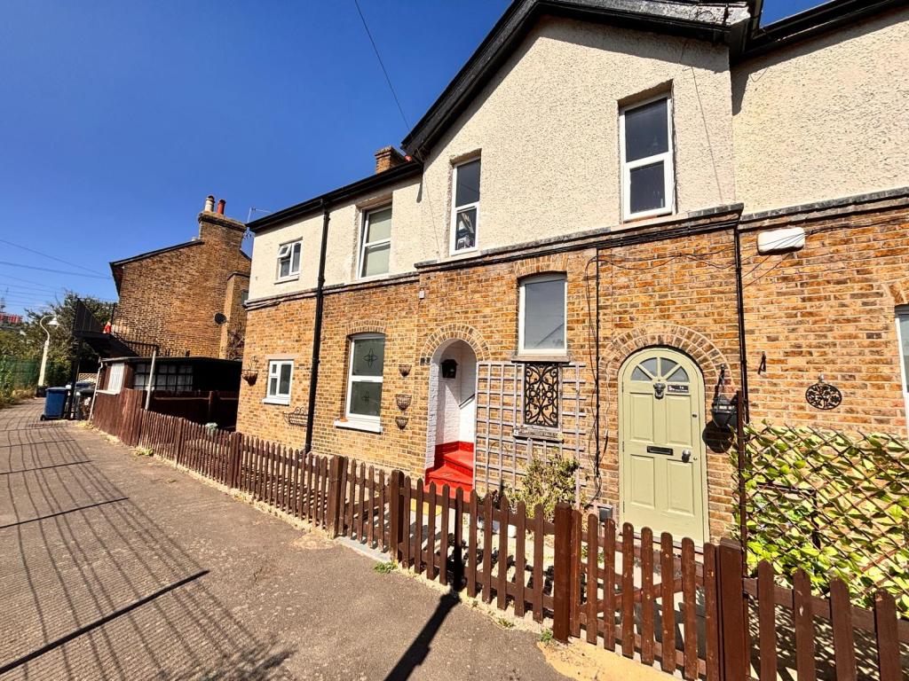 3 bed Annexe for rent in London. From London Homes Residential