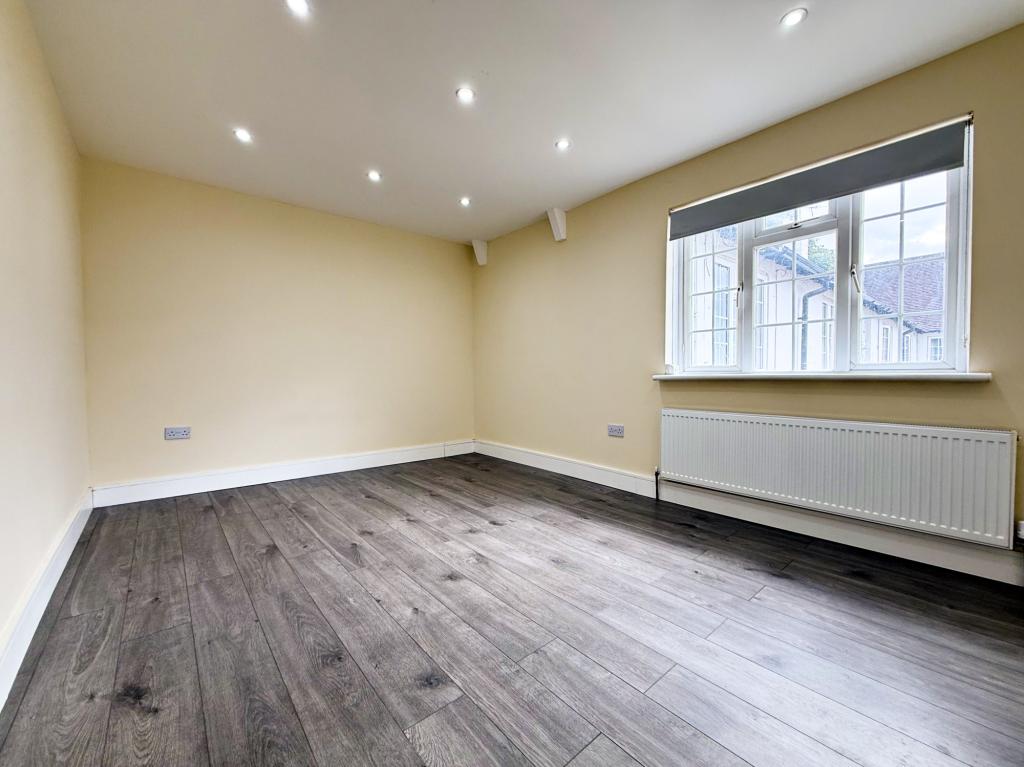 2 bed 1st Floor Flat for rent in Iver. From London Homes Residential