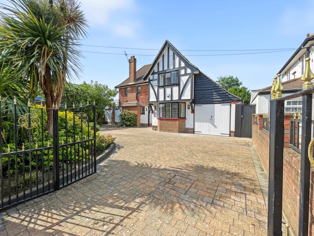 4 bed Detached for rent in Hounslow. From London Homes Residential
