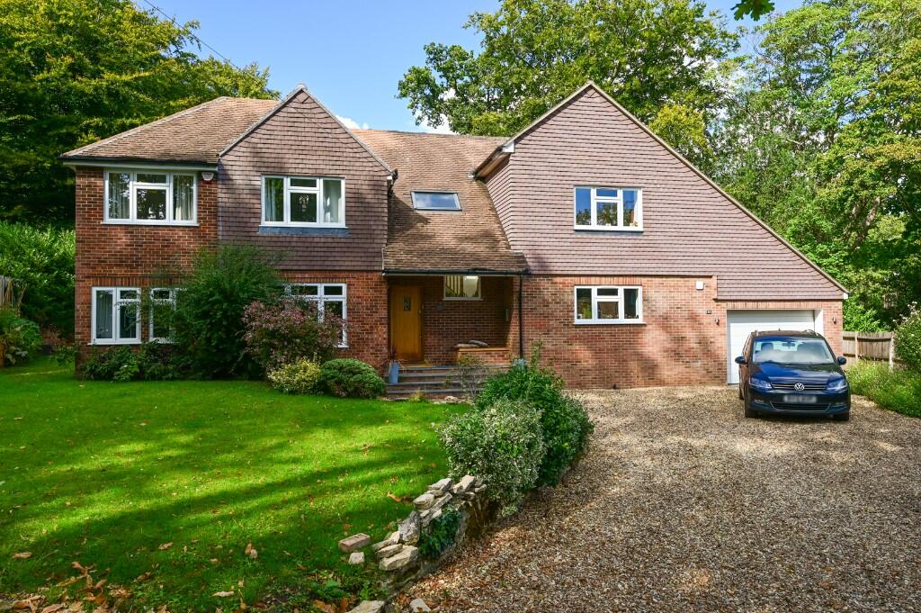 0 bed Studio for rent in Farnborough. From Henlys Estate Agents - Yateley