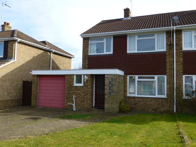 3 bed Semi Detached for rent in Yateley. From Henlys Estate Agents - Yateley