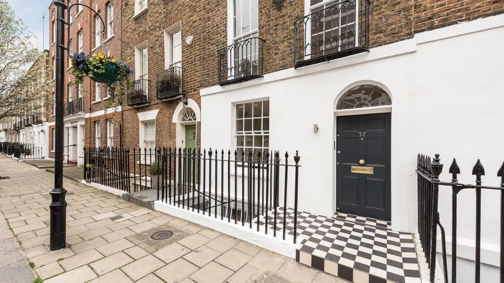 3 bed Town House for rent in London. From LORD ESTATES