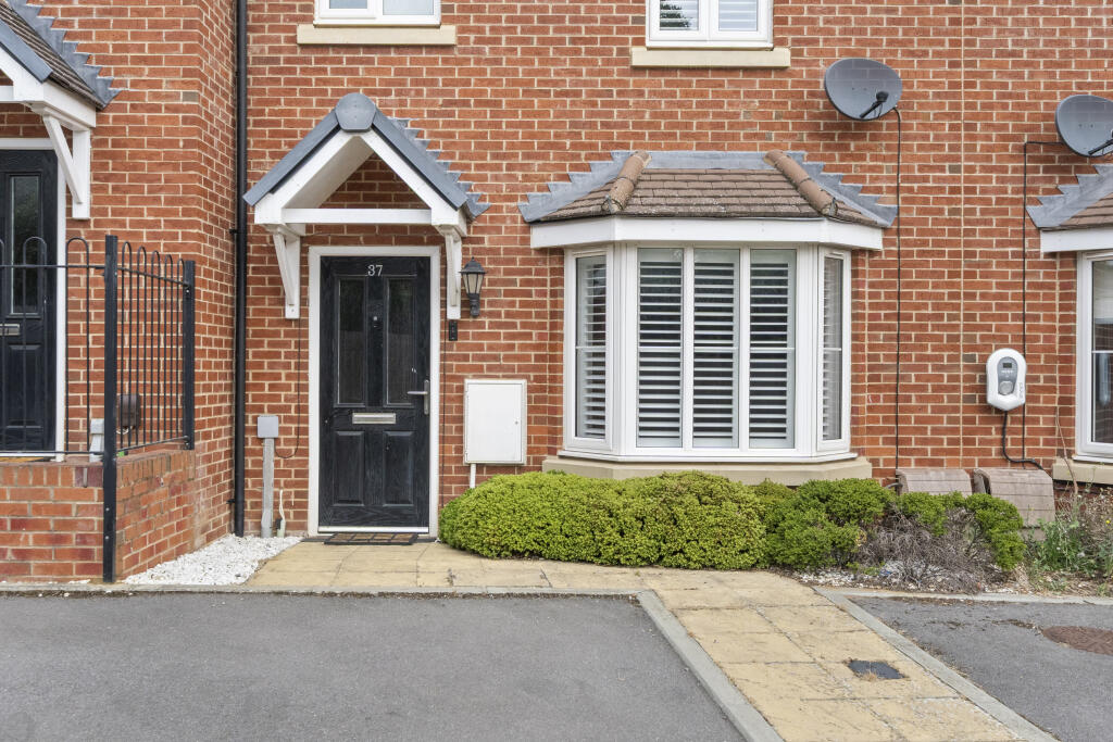 3 bed Mid Terraced House for rent in Gerrards Cross. From LORD ESTATES