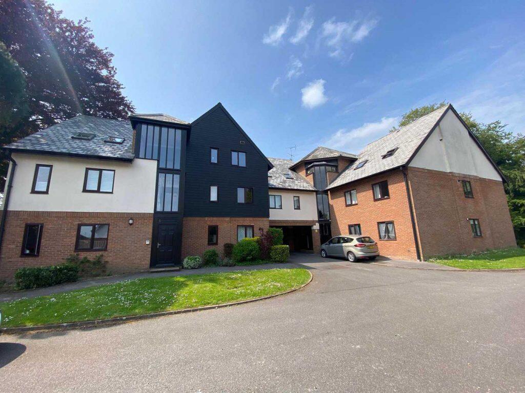 2 bed 1st Floor Flat for rent in Newbury. From Henwick Properties - Thatcham