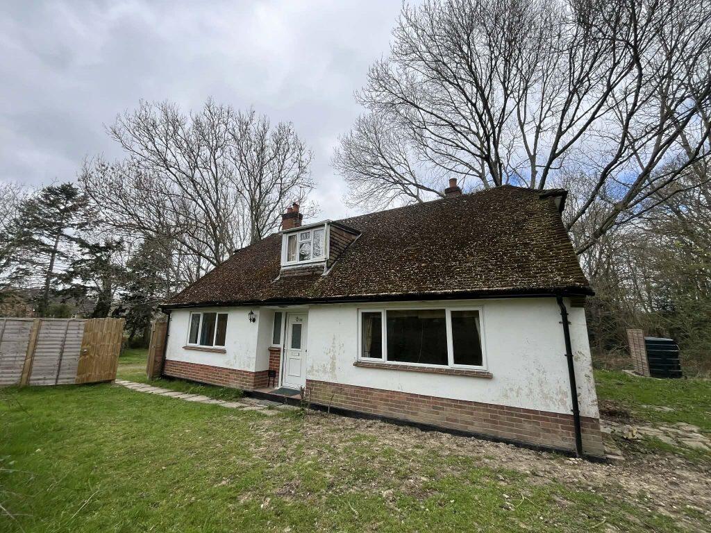 2 bed Detached bungalow for rent in Yattendon. From Henwick Properties - Thatcham