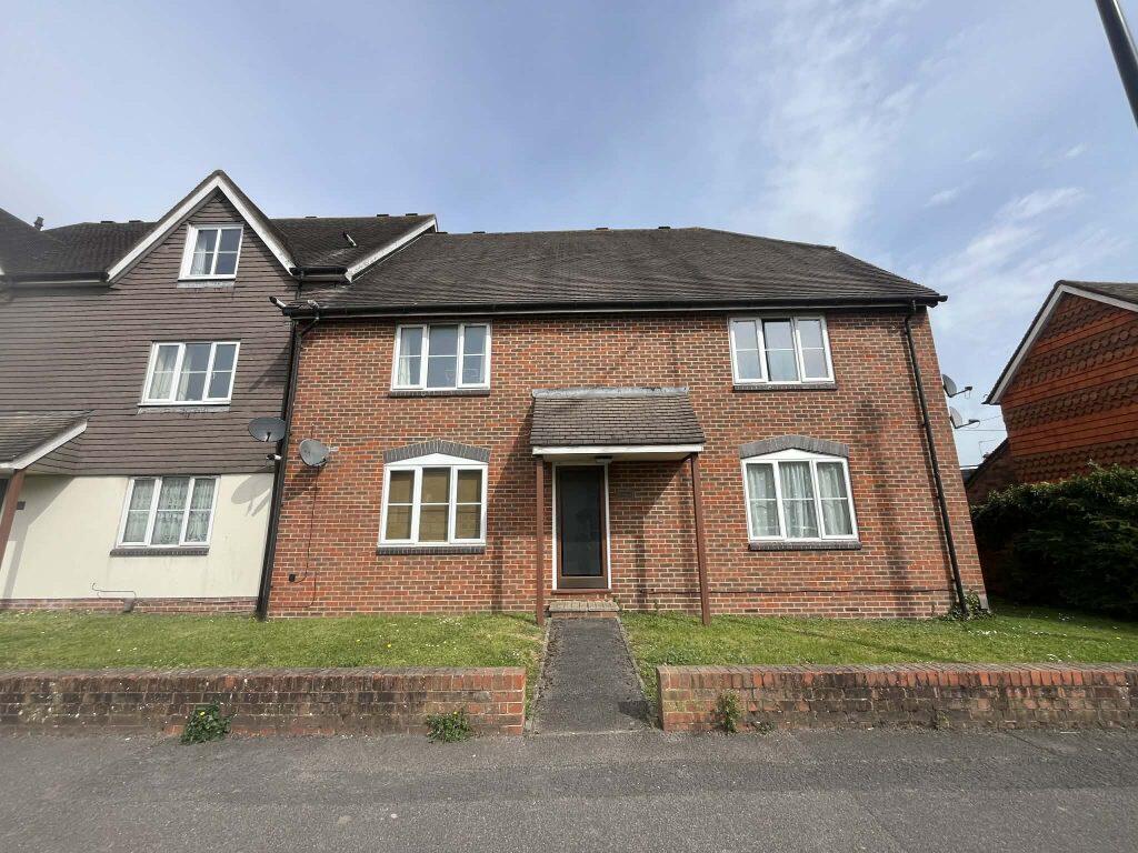 1 bed 1st Floor Flat for rent in Cold Ash. From Henwick Properties - Thatcham