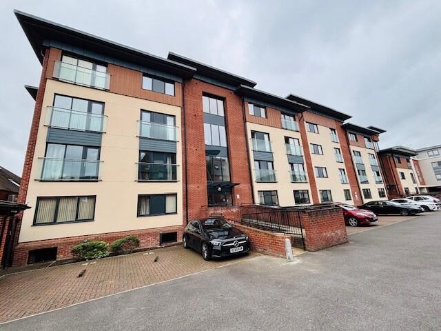 2 bed 1st Floor Flat for rent in Newbury. From Henwick Properties - Thatcham 2 bed 1st Floor Flat for rent in Newbury. From Henwick Properties - Thatcham
